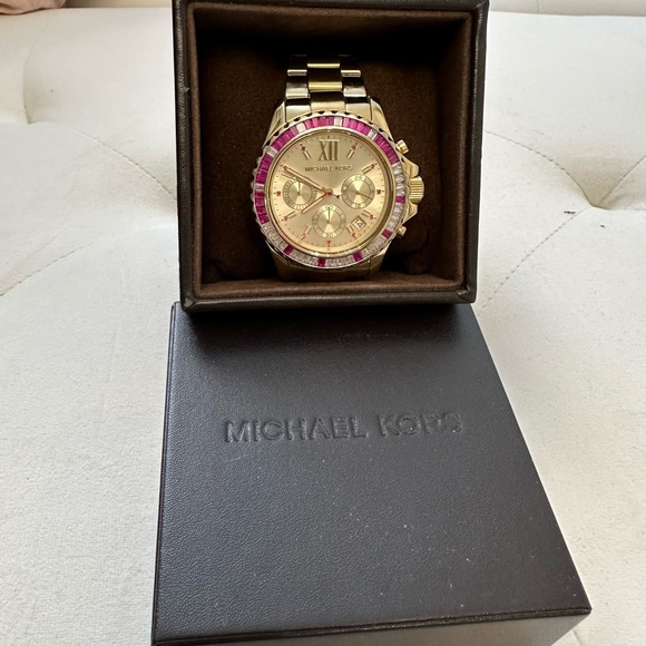 Michael Kor's Watch - Picture 5 of 5